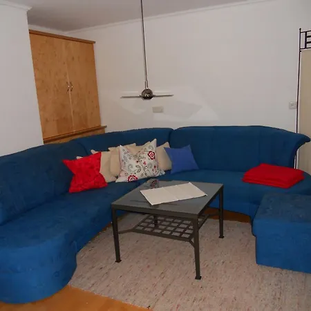 Apartment Haus Handle Grins