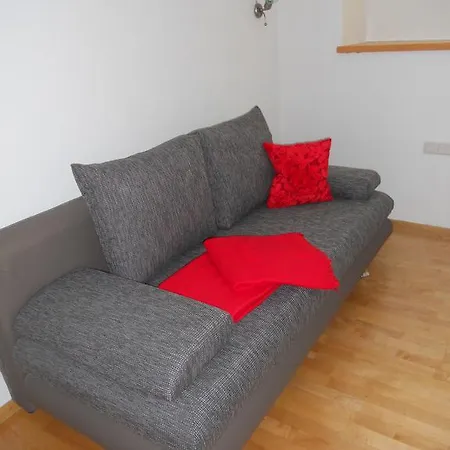 Apartment Haus Handle Grins